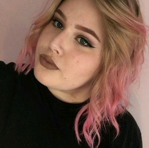 Meet your Posher, Courtney